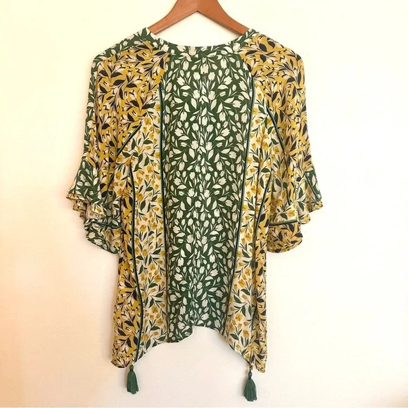 Democracy Floral Short Sleeve Split Hem Top Size Small - Picture 14 of 14